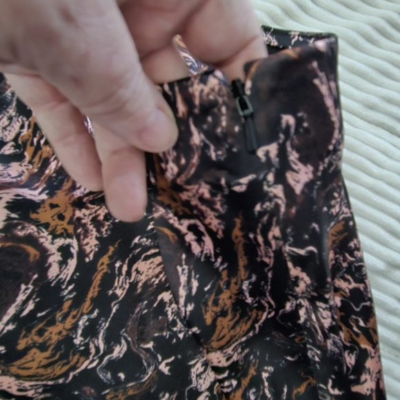 Halogen Abstract Print Women's Skirt Midi Size 1 - Picture 5 of 7